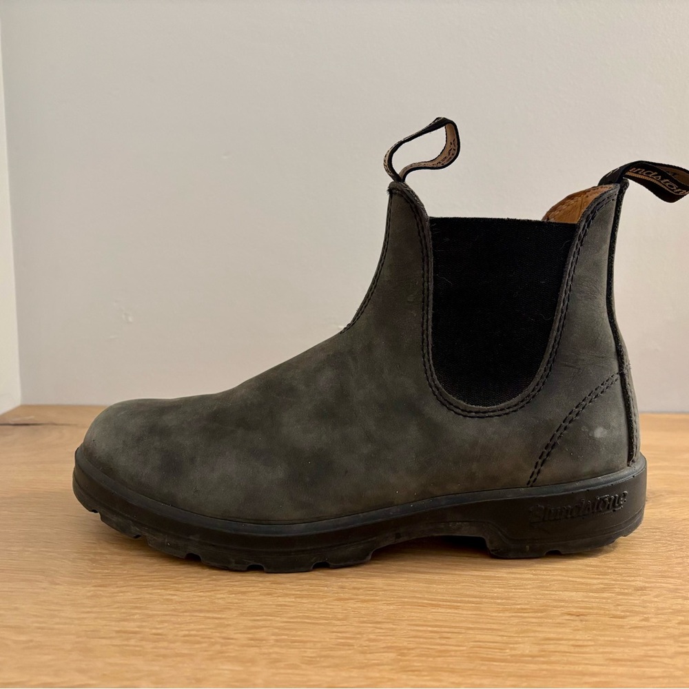 Blundstone Chelsea Ankle Boots in Rustic Black
